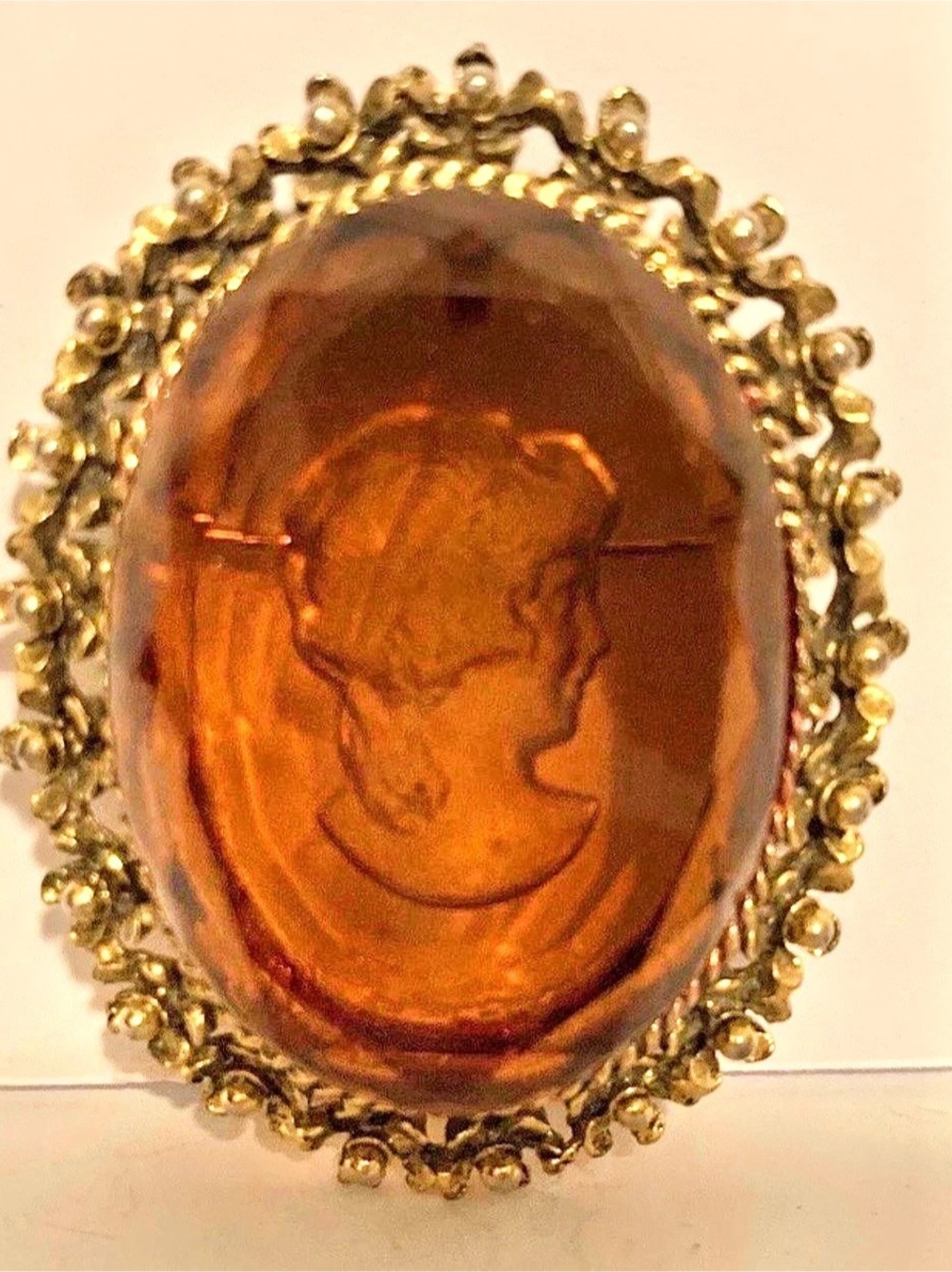 Vintage Amber Glass Reverse Intaglio Cameo Brooch Filigree Gold Tone Pin